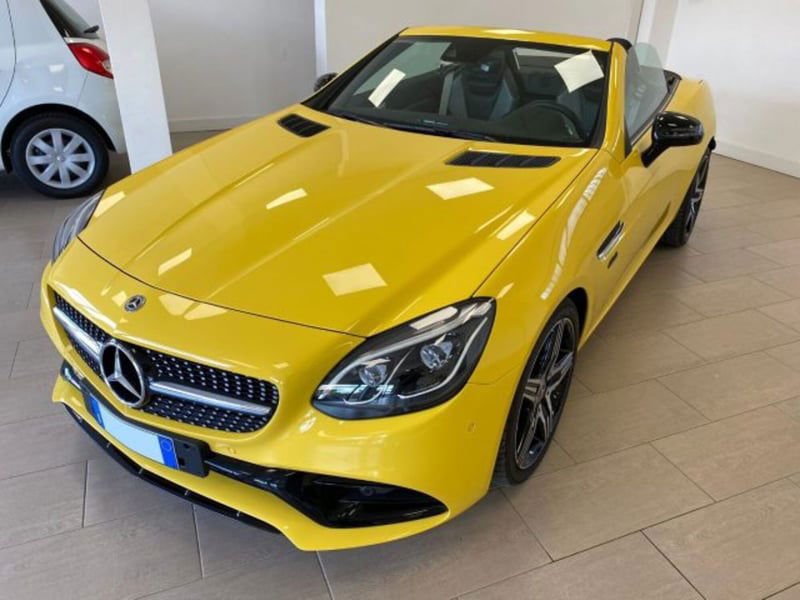 Mercedes-Benz SLC 200 AMG line