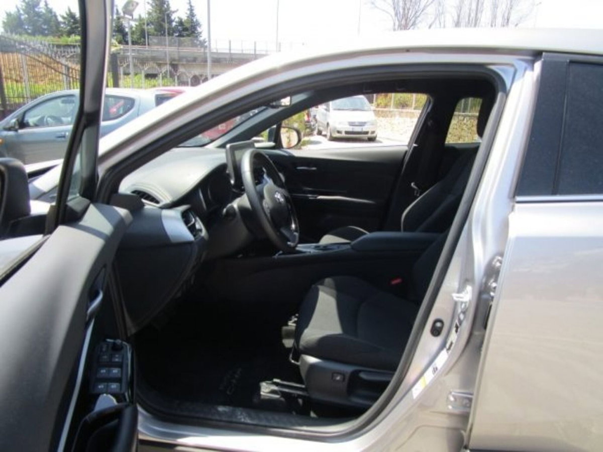 Toyota Toyota C-HR 1.8 Hybrid E-CVT Trend (3)