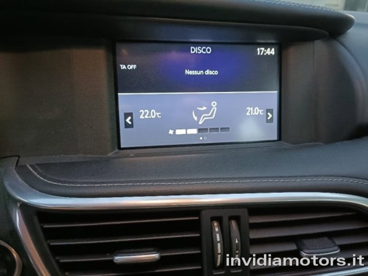 Infiniti Q30 1.5 diesel (9)