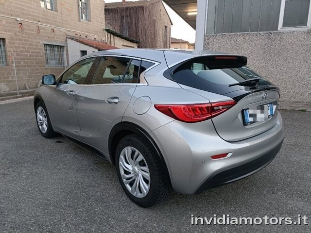 Infiniti Q30 1.5 diesel (3)