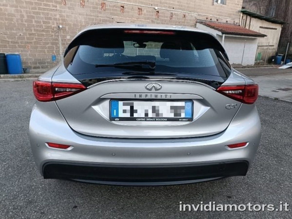 Infiniti Q30 1.5 diesel (4)