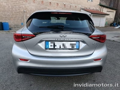 Infiniti Q30 1.5 diesel (4)