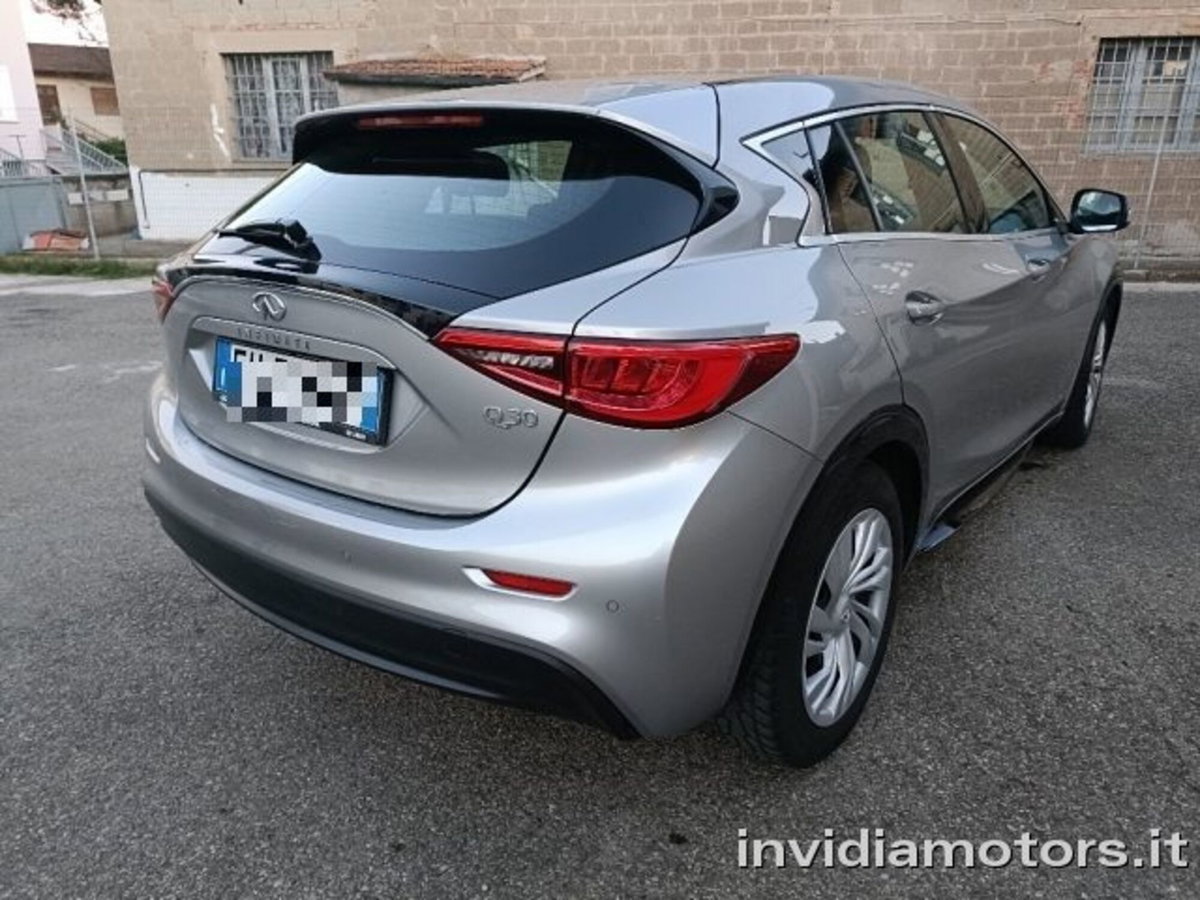 Infiniti Q30 1.5 diesel (5)