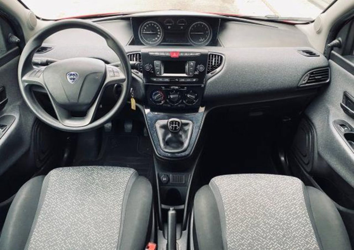Lancia Ypsilon 1.2 69 CV 5 porte GPL Ecochic Elefantino Blu (2)