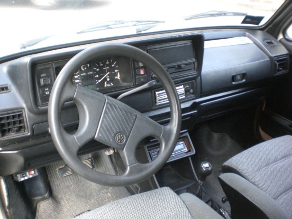 Volkswagen Golf Cabrio 1600 GL (11)