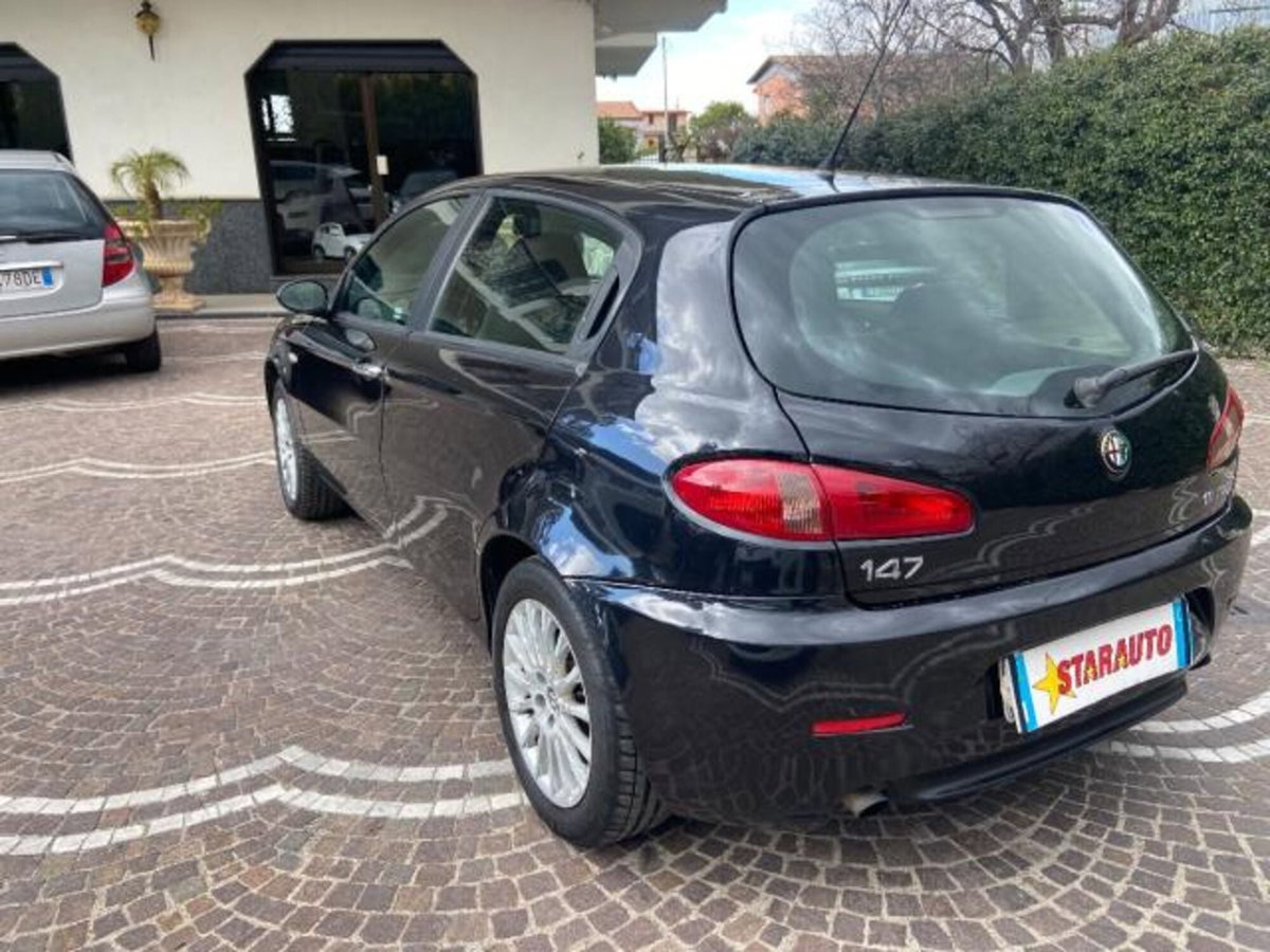 Alfa Romeo 147 1.6 16V TS (105) 5 porte Distinctive (2)