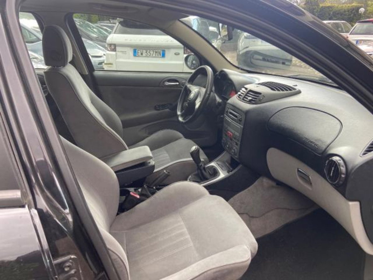 Alfa Romeo 147 1.6 16V TS (105) 5 porte Distinctive (3)