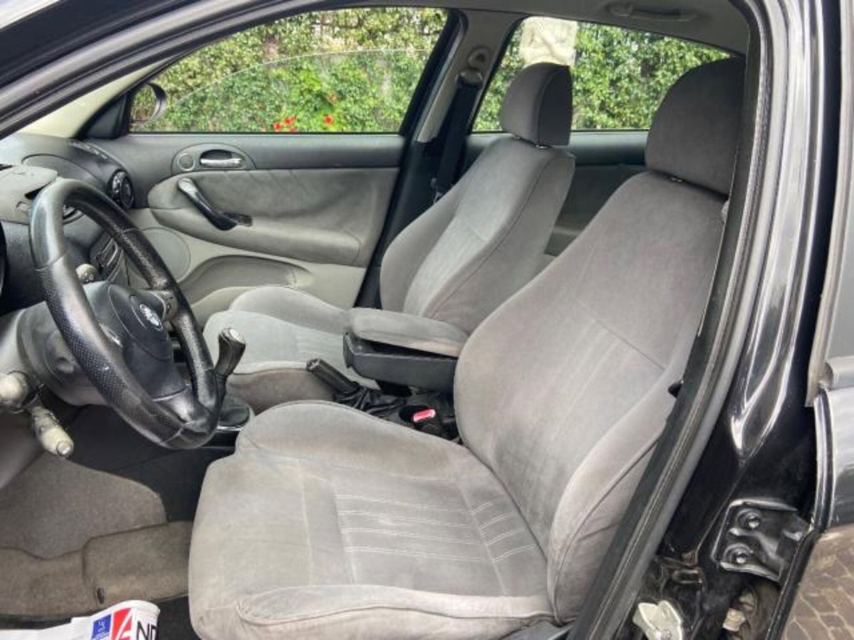 Alfa Romeo 147 1.6 16V TS (105) 5 porte Distinctive (5)