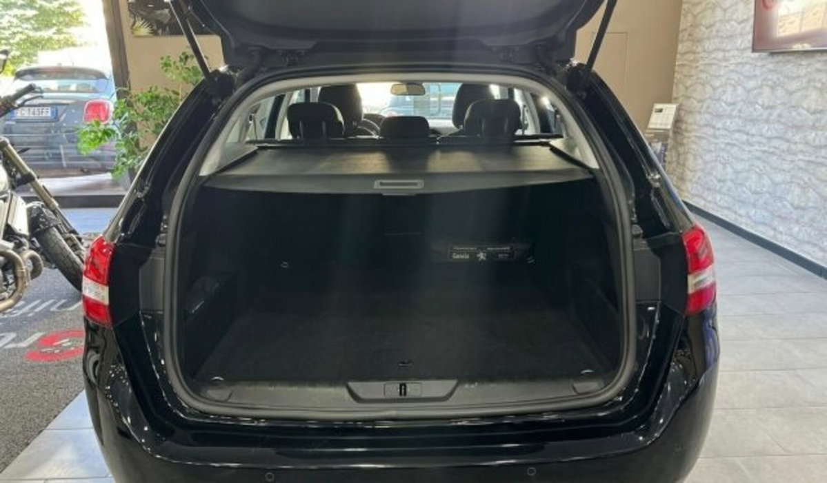 Peugeot 308 SW BlueHDi 130 S&S EAT8 Active Business (7)