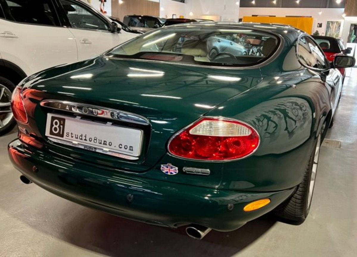 Jaguar XK8 4.2 Coupé (4)