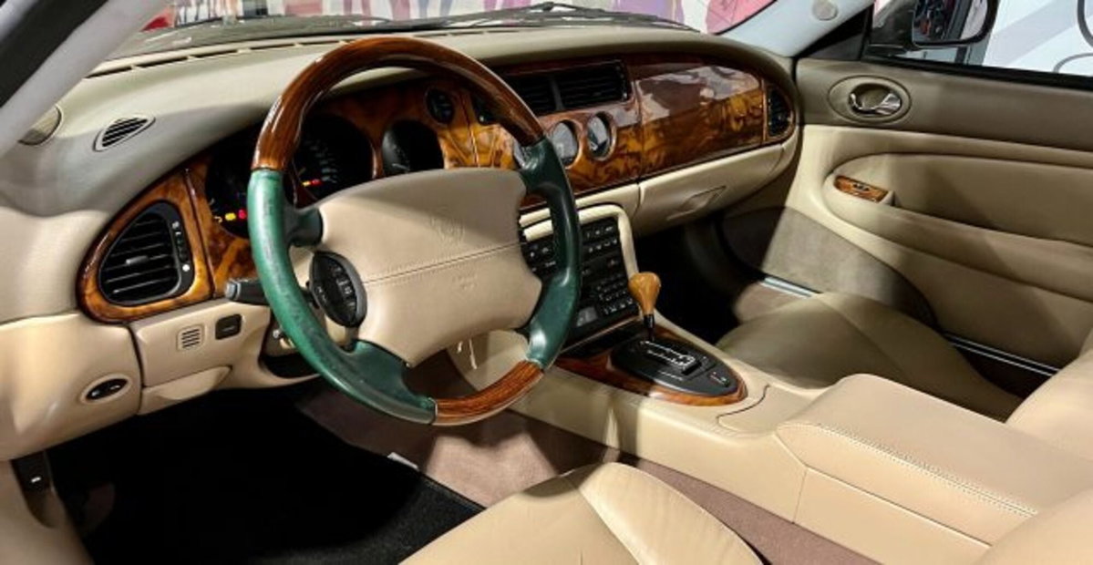 Jaguar XK8 4.2 Coupé (7)