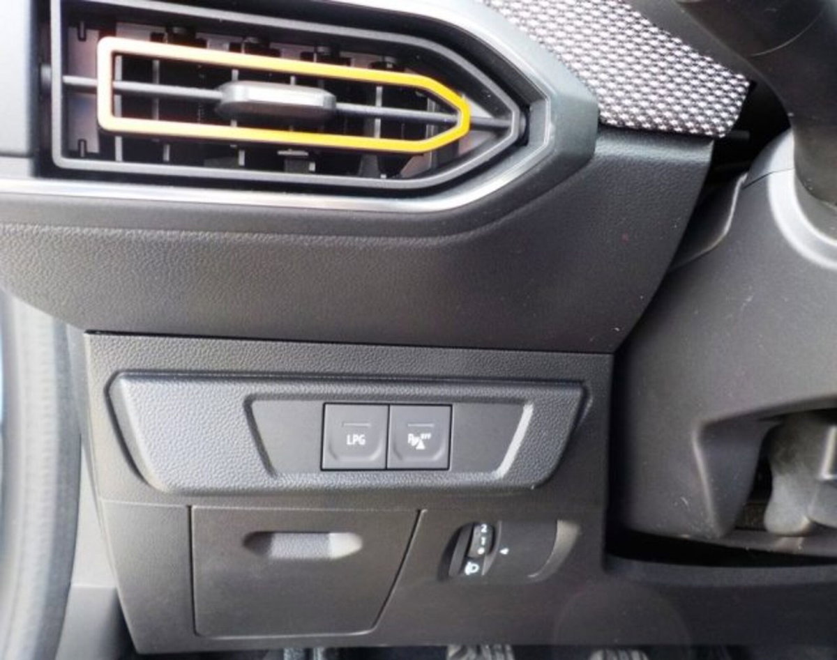 Dacia Sandero Stepway 1.2 Eco-G Extreme 120cv auto (3)