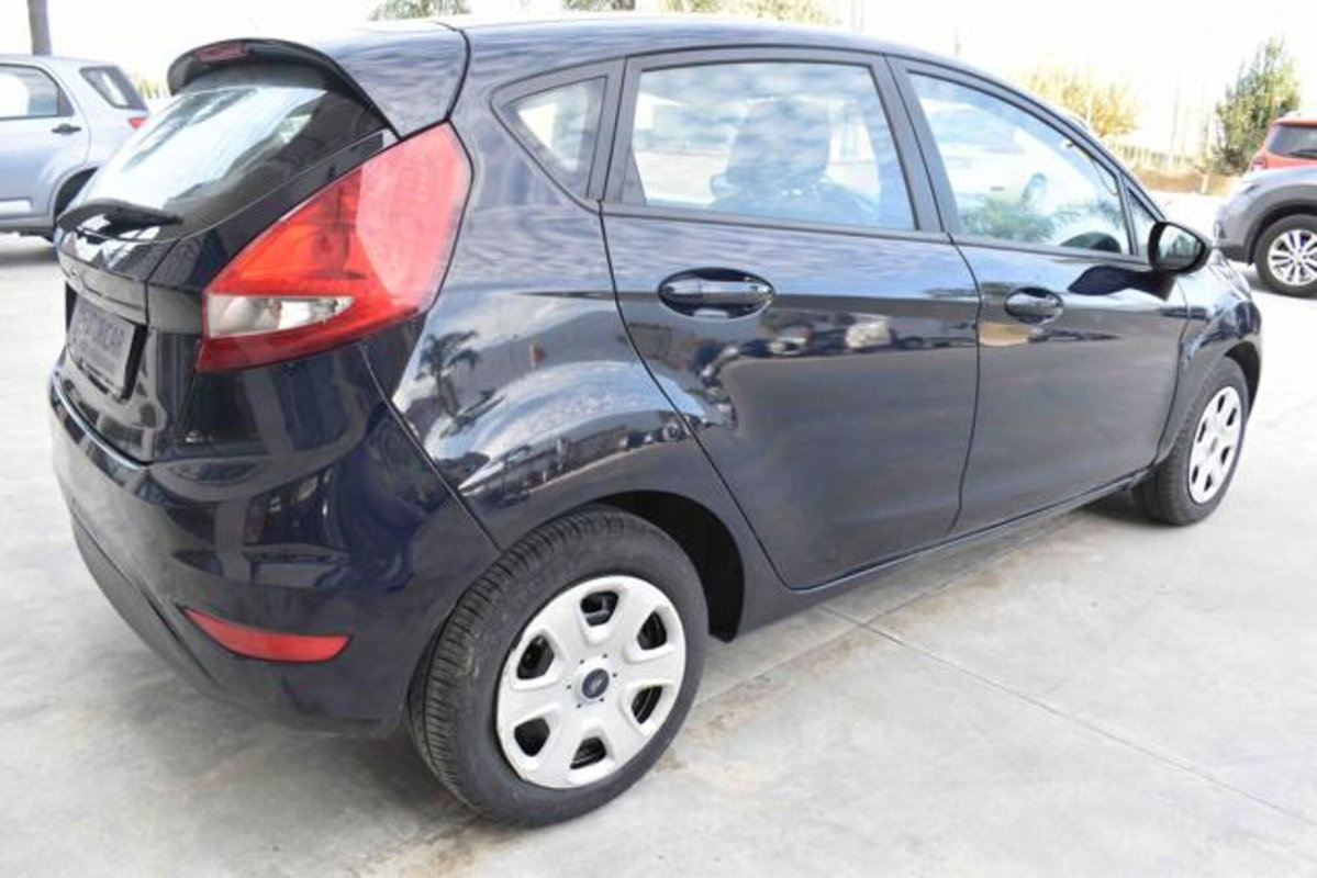 Ford Fiesta Ikon 1.4 TDCi 70CV 5 porte (4)