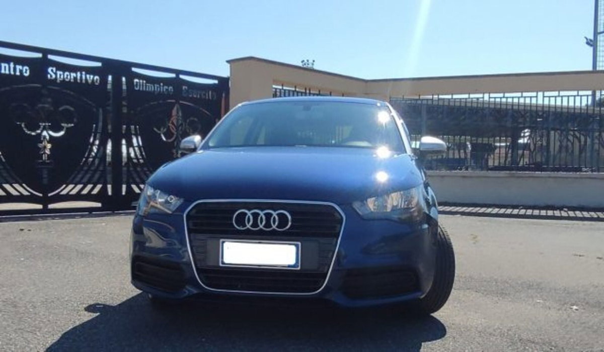 Audi A1 1.2 TFSI Attraction (2)