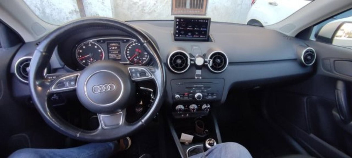 Audi A1 1.2 TFSI Attraction (4)