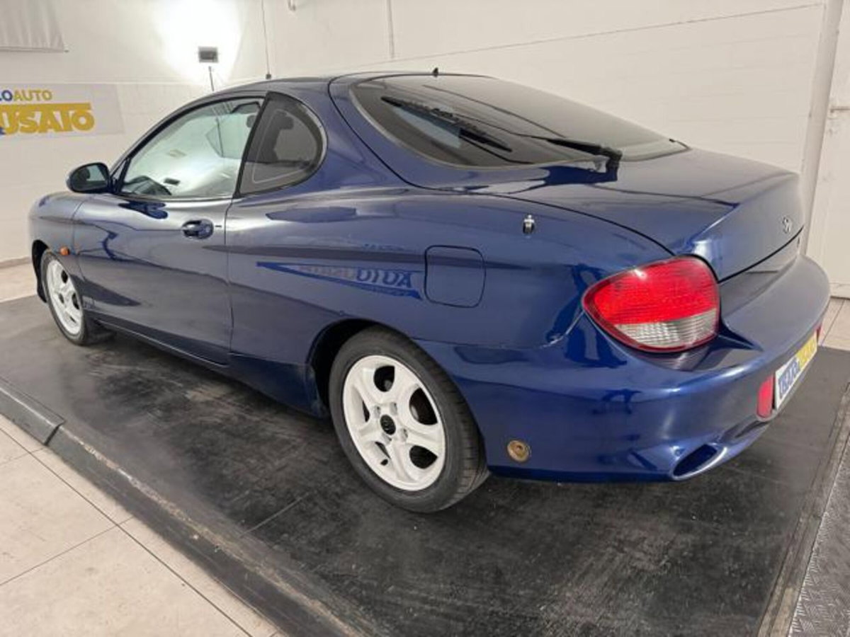Hyundai Coupe 1.6i 16V cat FX (2)