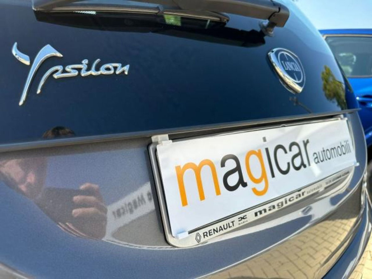 Lancia Ypsilon 1.2 69 CV 5 porte Gold (10)