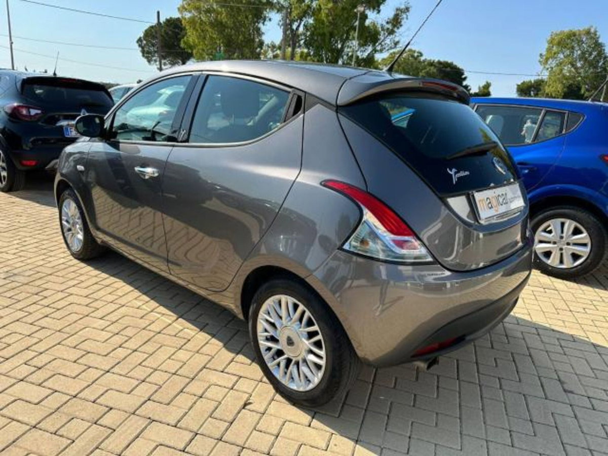 Lancia Ypsilon 1.2 69 CV 5 porte Gold (3)