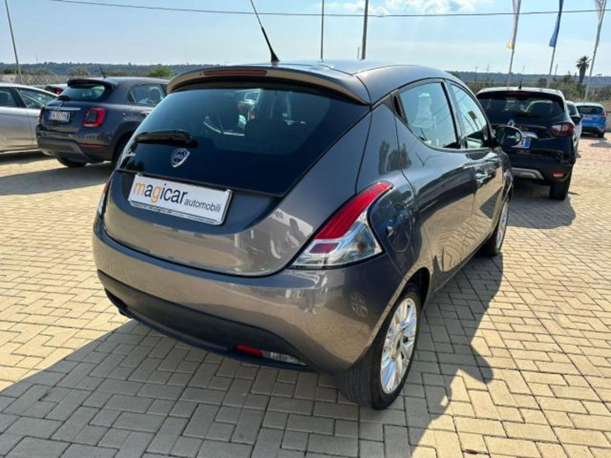 Lancia Ypsilon 1.2 69 CV 5 porte Gold (4)
