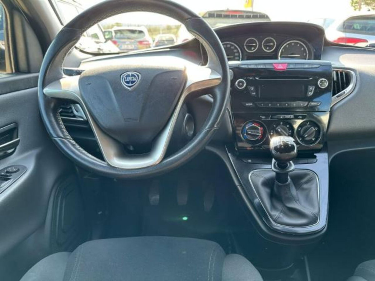 Lancia Ypsilon 1.2 69 CV 5 porte Gold (5)