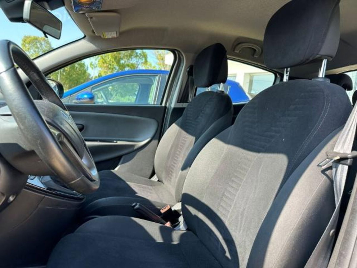 Lancia Ypsilon 1.2 69 CV 5 porte Gold (7)