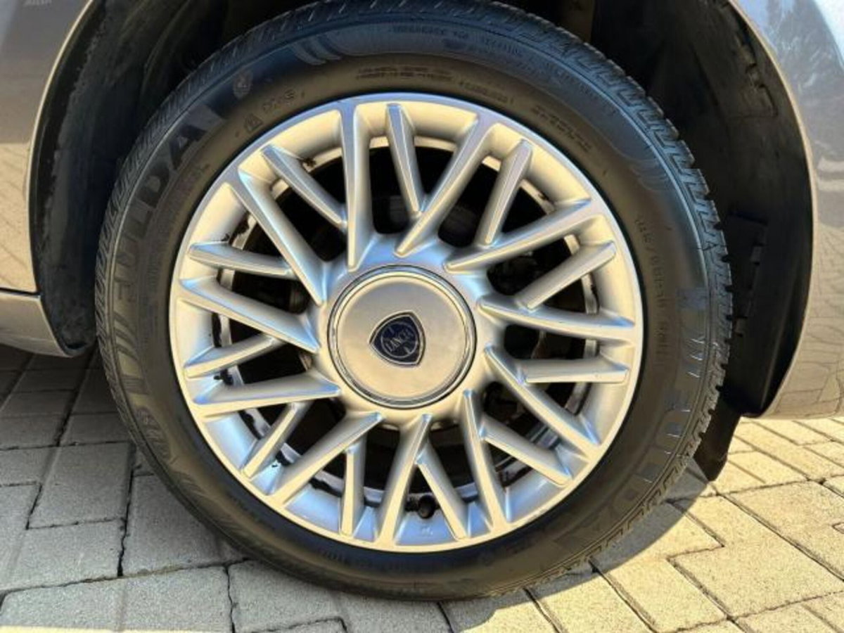 Lancia Ypsilon 1.2 69 CV 5 porte Gold (9)