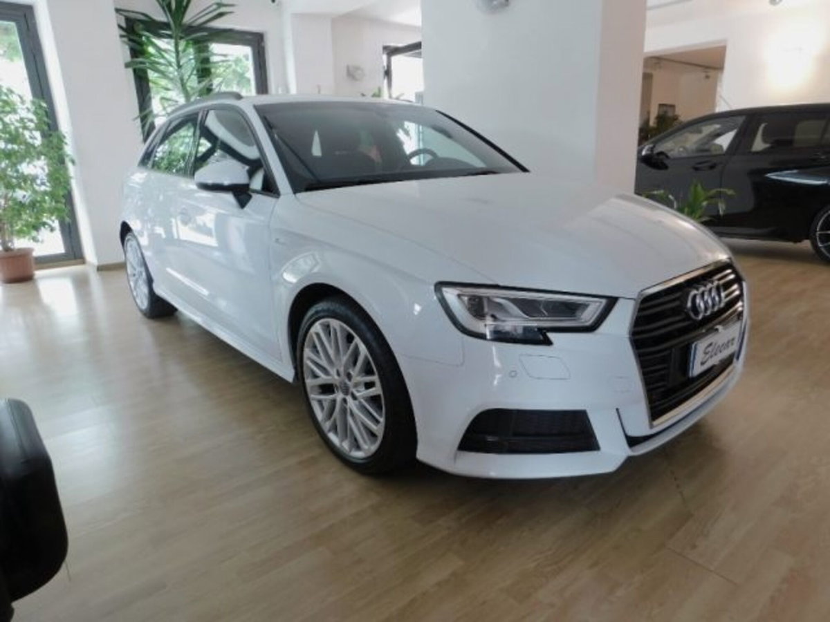 Audi A3 Sportback 30 TFSI S tronic Admired (3)
