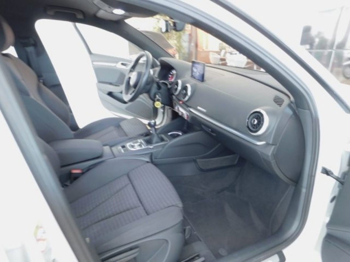 Audi A3 Sportback 30 TFSI S tronic Admired (9)