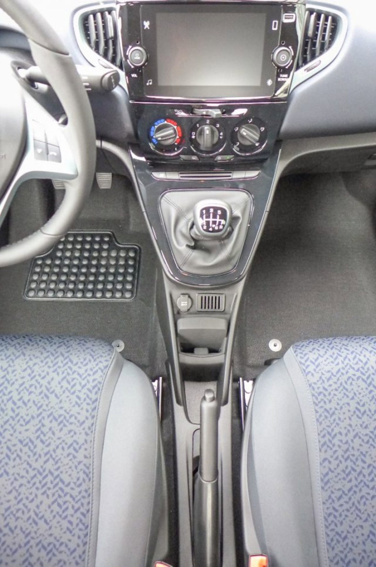 Lancia Ypsilon 1.0 FireFly 5 porte S&S Hybrid Ecochic Gold (11)