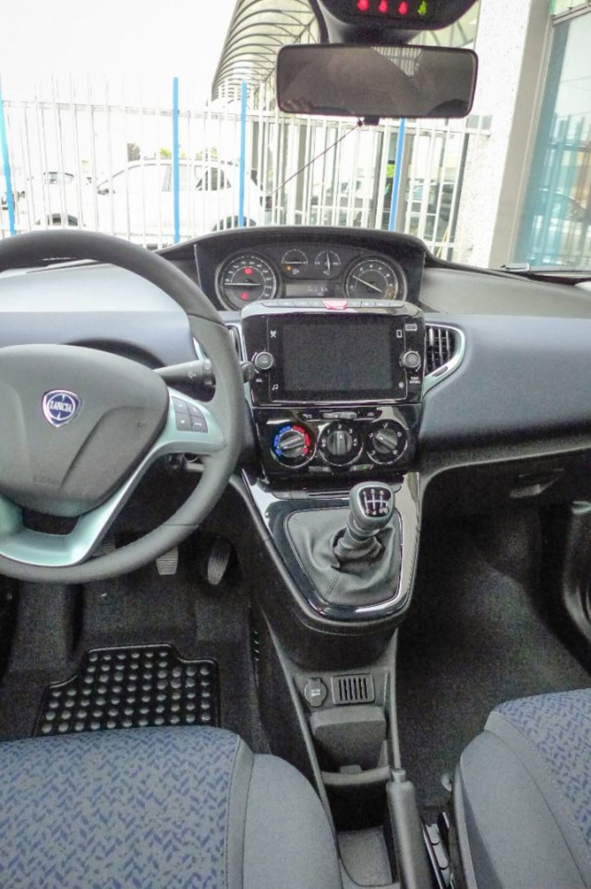 Lancia Ypsilon 1.0 FireFly 5 porte S&S Hybrid Ecochic Gold (12)
