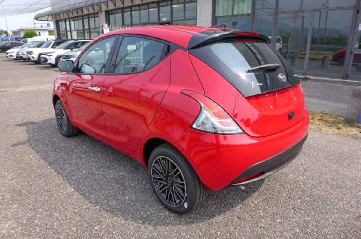 Lancia Ypsilon 1.0 FireFly 5 porte S&S Hybrid Ecochic Gold (2)