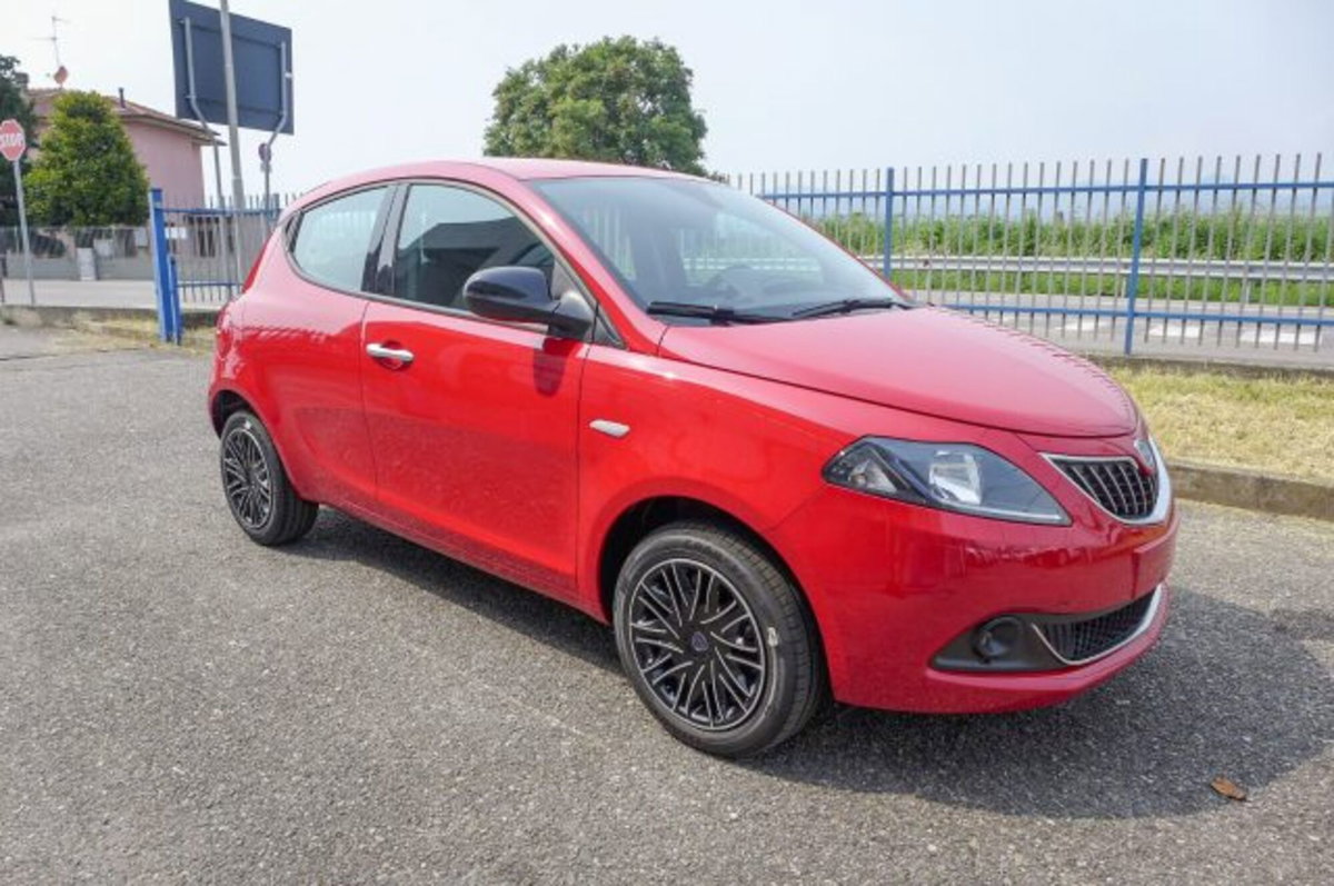 Lancia Ypsilon 1.0 FireFly 5 porte S&S Hybrid Ecochic Gold (4)