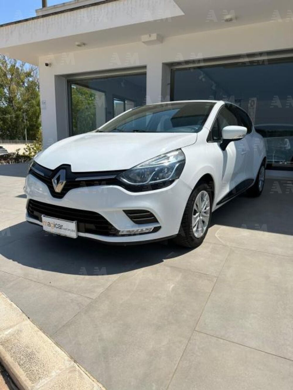 Renault Clio dCi 8V 75 CV 5 porte Moschino Life
