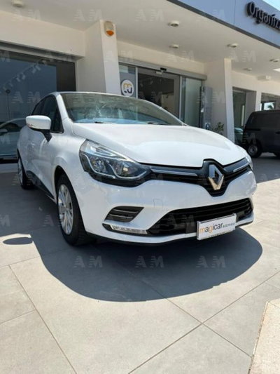 Renault Clio dCi 8V 75 CV 5 porte Moschino Life (4)