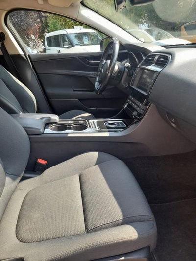Jaguar XE 2.0 D Turbo 180CV aut. Pure (10)