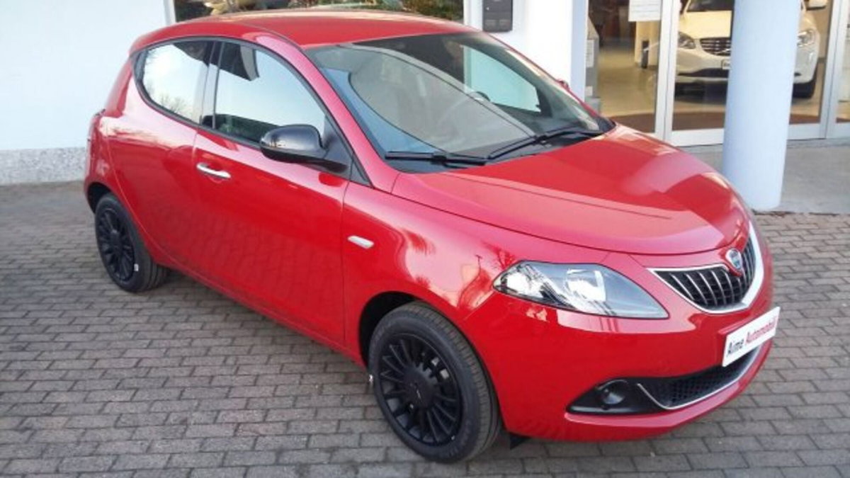 Lancia Ypsilon 1.0 FireFly 5 porte S&S Hybrid Gold Plus (2)