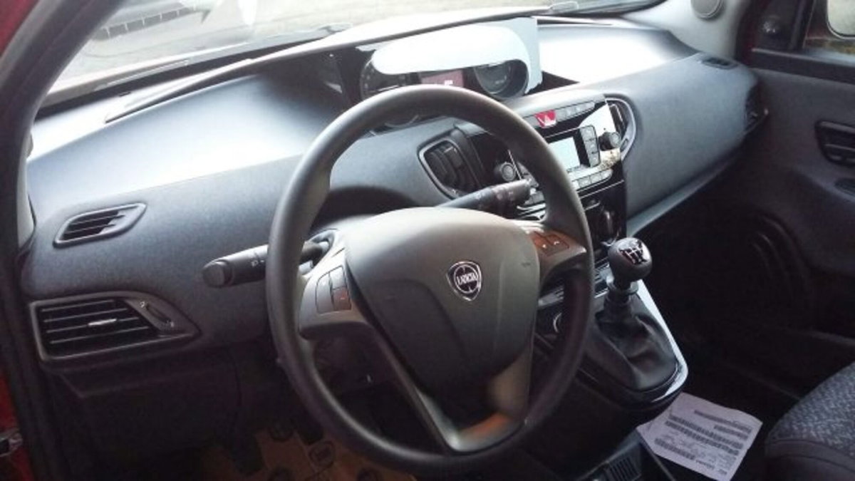 Lancia Ypsilon 1.0 FireFly 5 porte S&S Hybrid Gold Plus (4)
