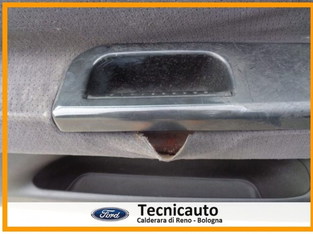 Volkswagen Golf 1.6 cat 3 porte Comfortline (18)