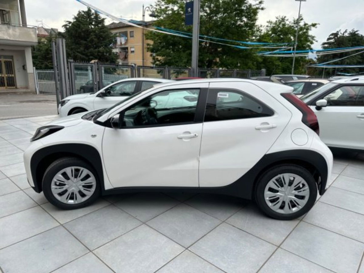 Toyota Aygo X 1.0 Active 72cv (12)
