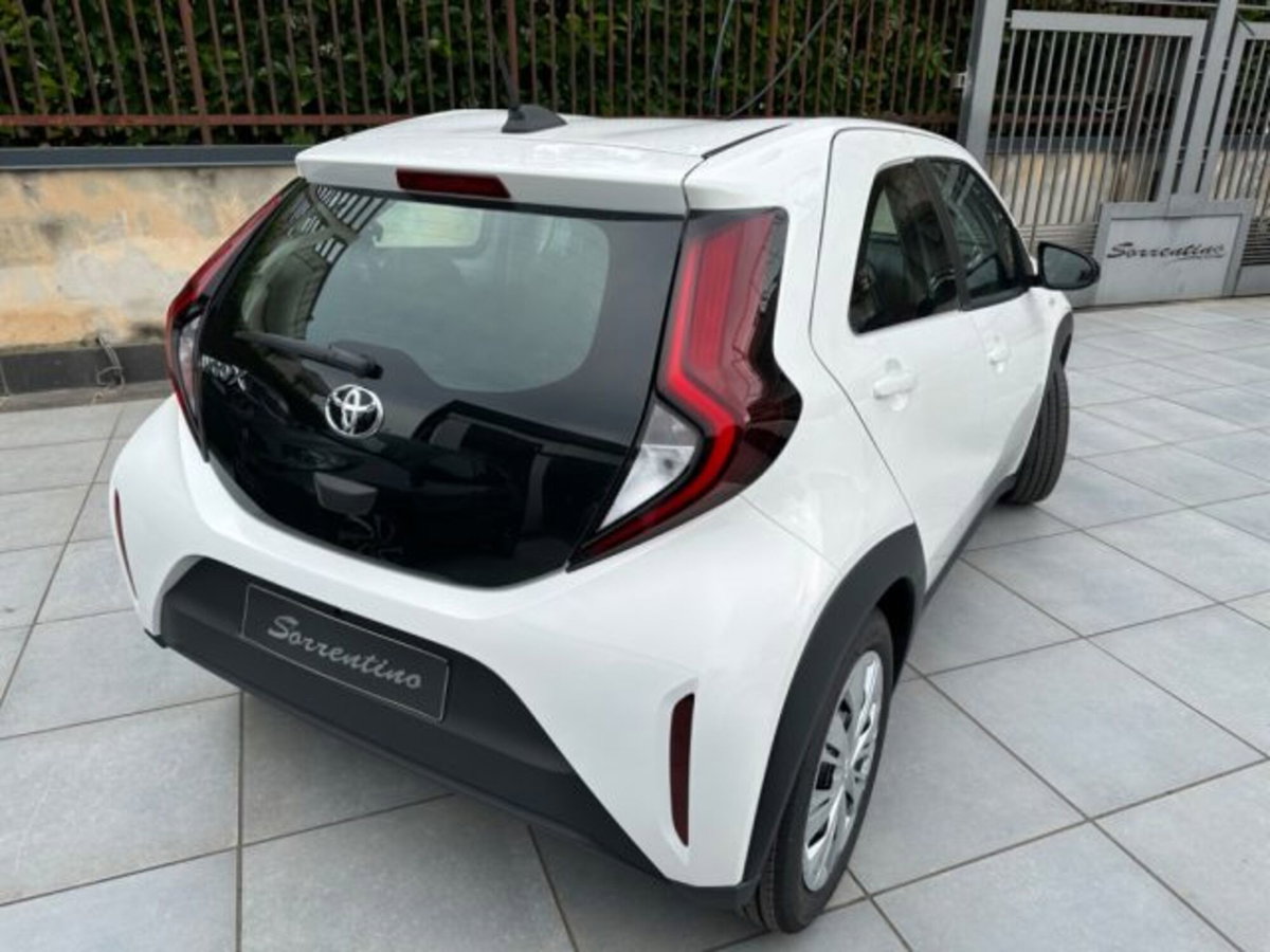 Toyota Aygo X 1.0 Active 72cv (13)