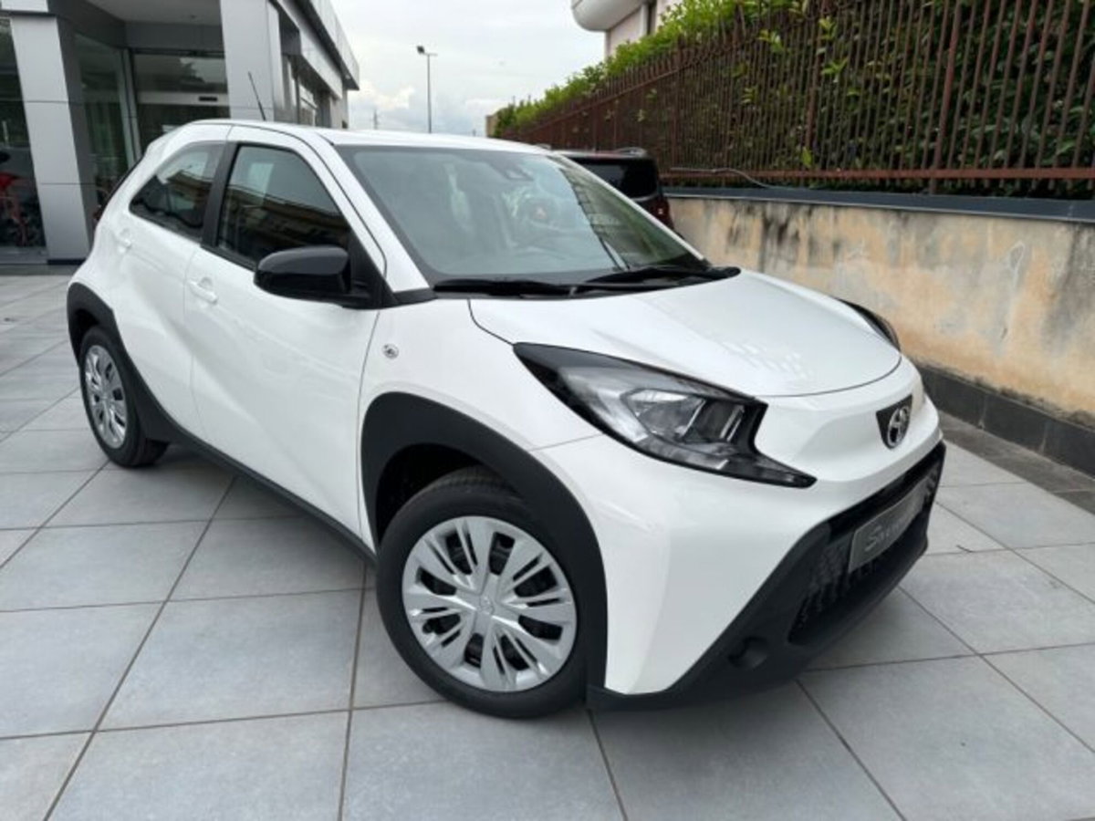 Toyota Aygo X 1.0 Active 72cv (15)