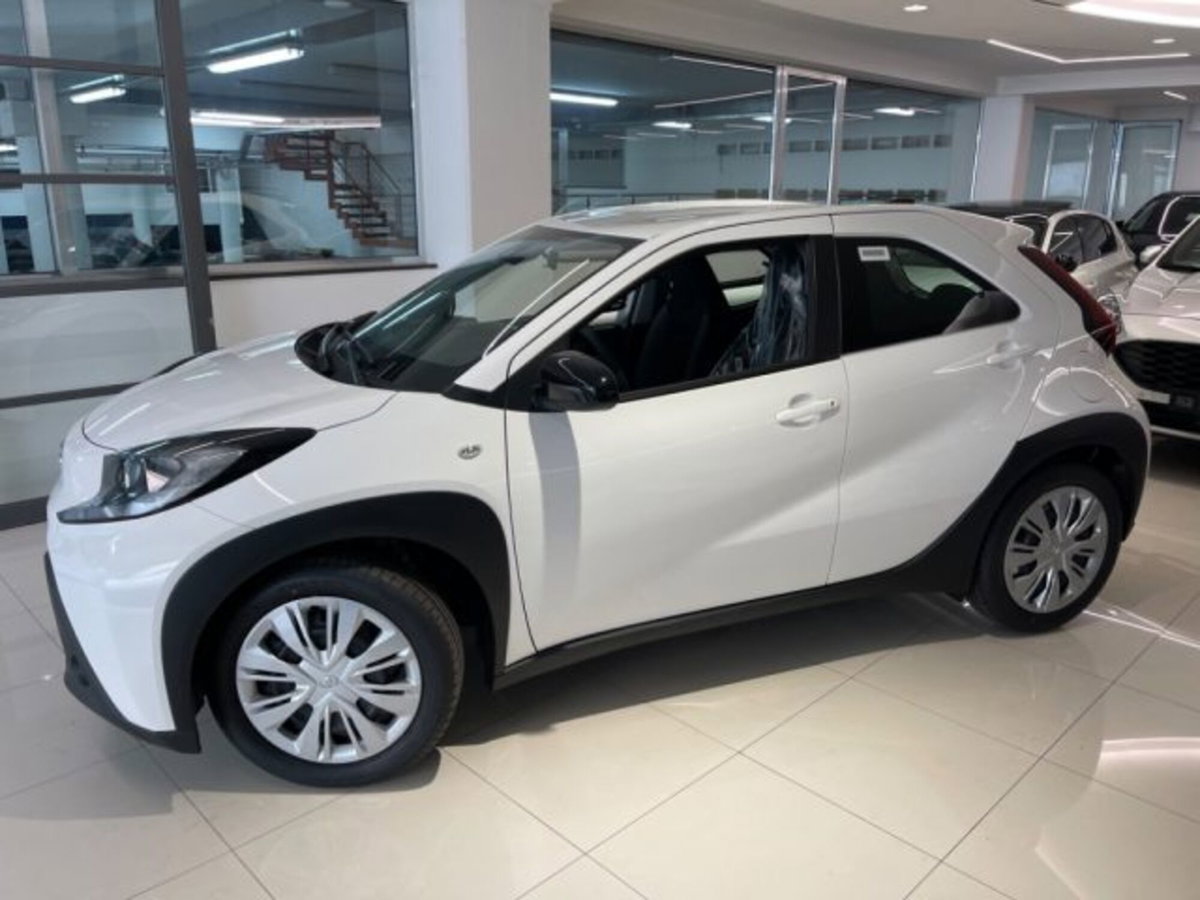 Toyota Aygo X 1.0 Active 72cv (3)