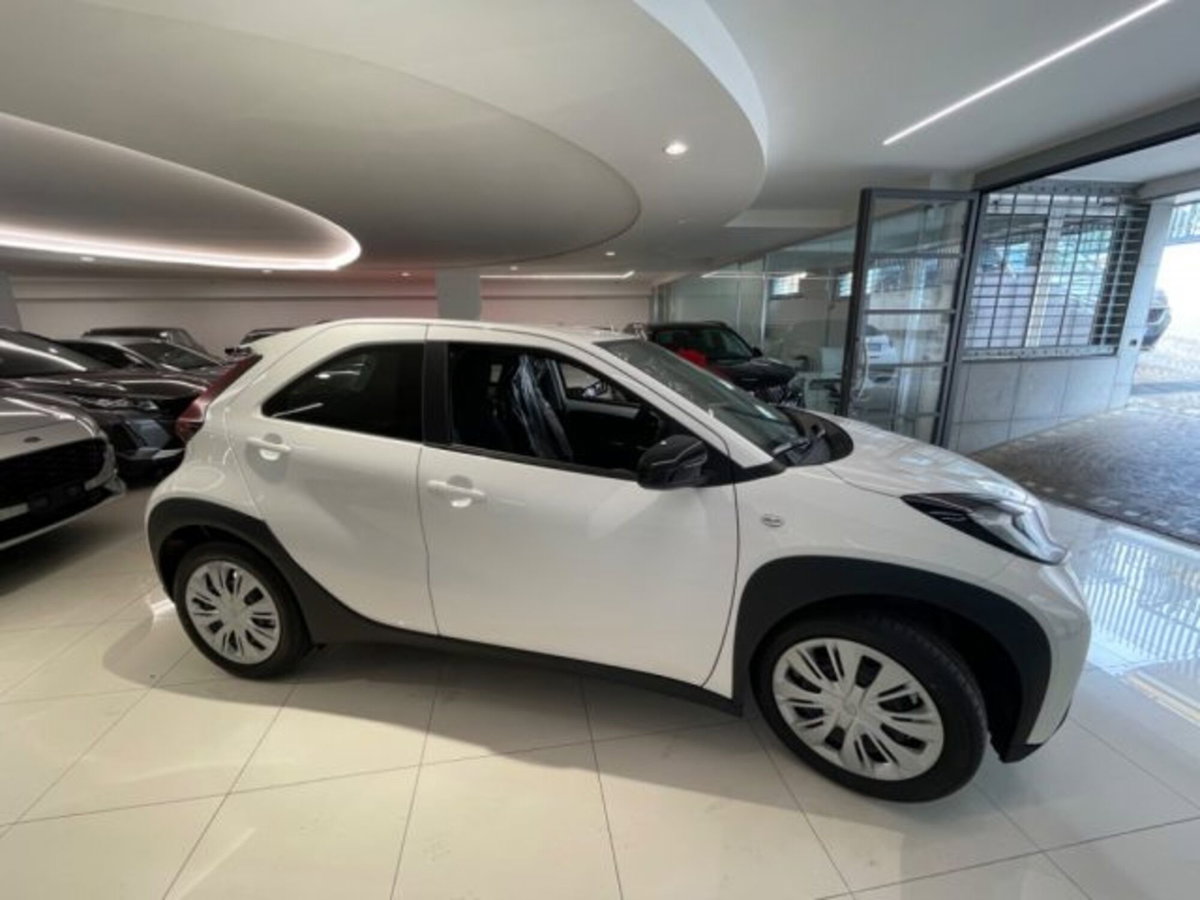 Toyota Aygo X 1.0 Active 72cv (4)