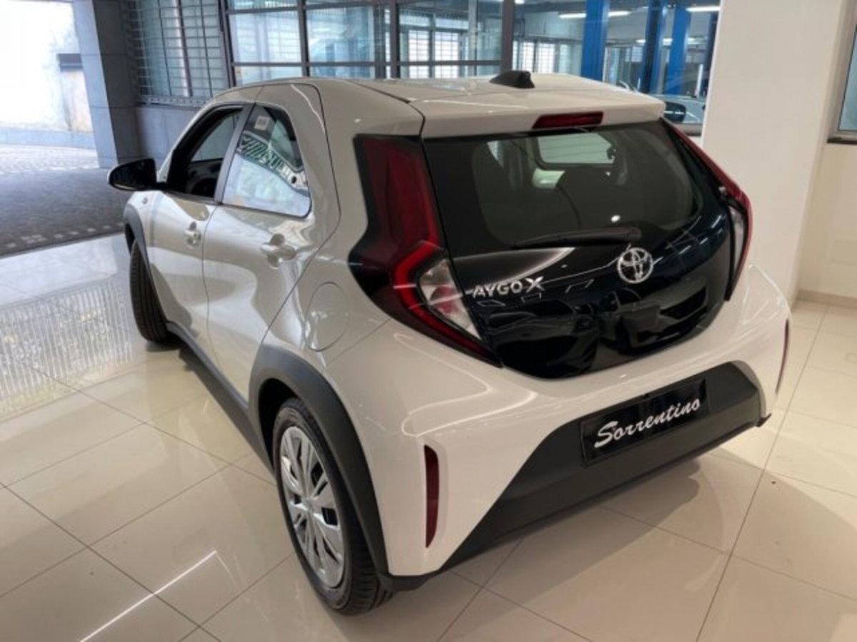 Toyota Aygo X 1.0 Active 72cv (5)