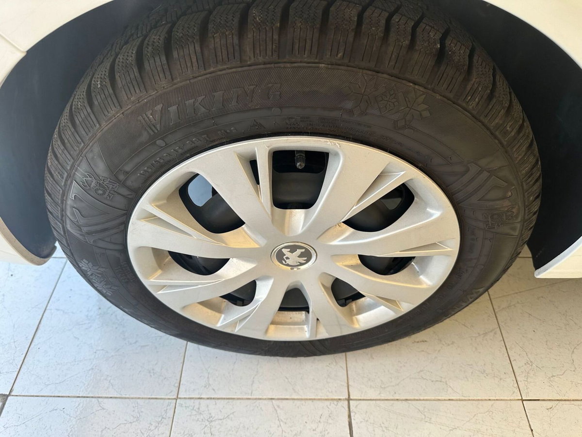Peugeot 208 75 5 porte Active (16)