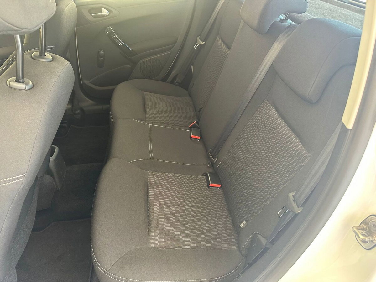 Peugeot 208 75 5 porte Active (17)