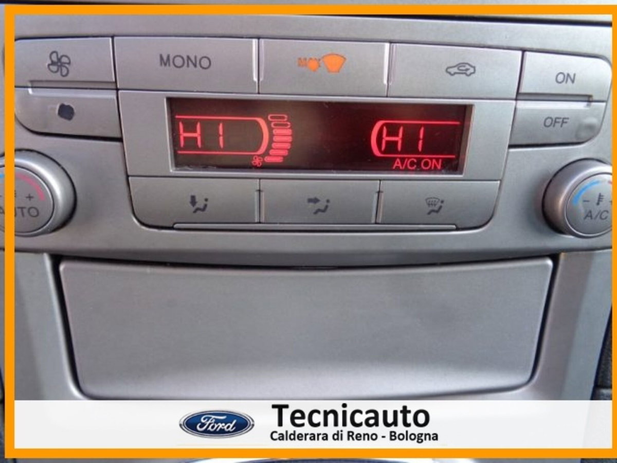 Ford S-Max 2.0 TDCi 140CV Titanium (13)