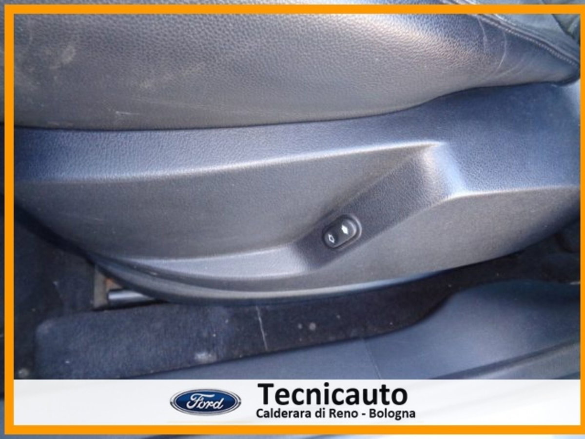 Ford S-Max 2.0 TDCi 140CV Titanium (15)