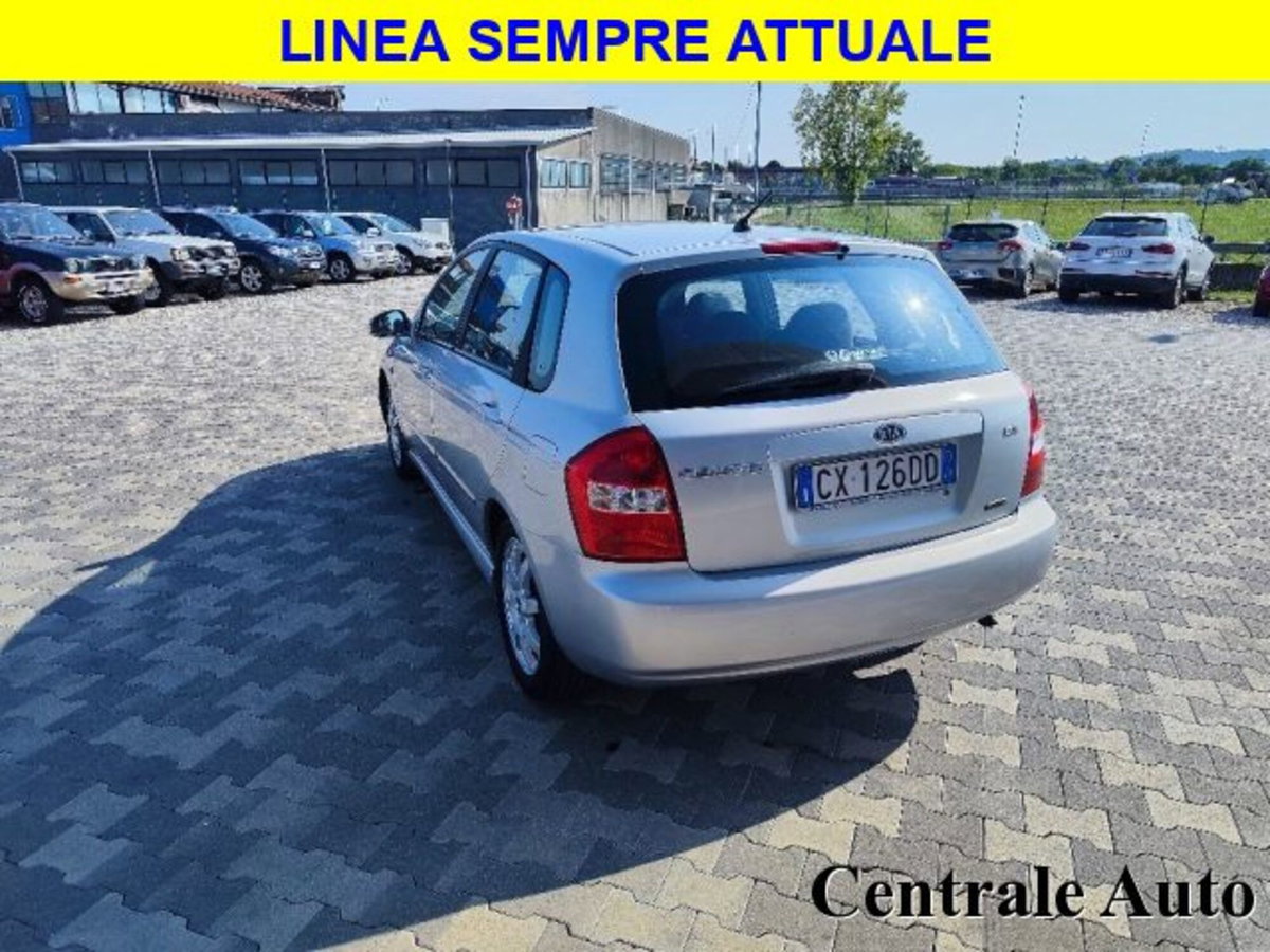 Kia Cerato 1.5 16V CRDi 5p. EX Life (2)