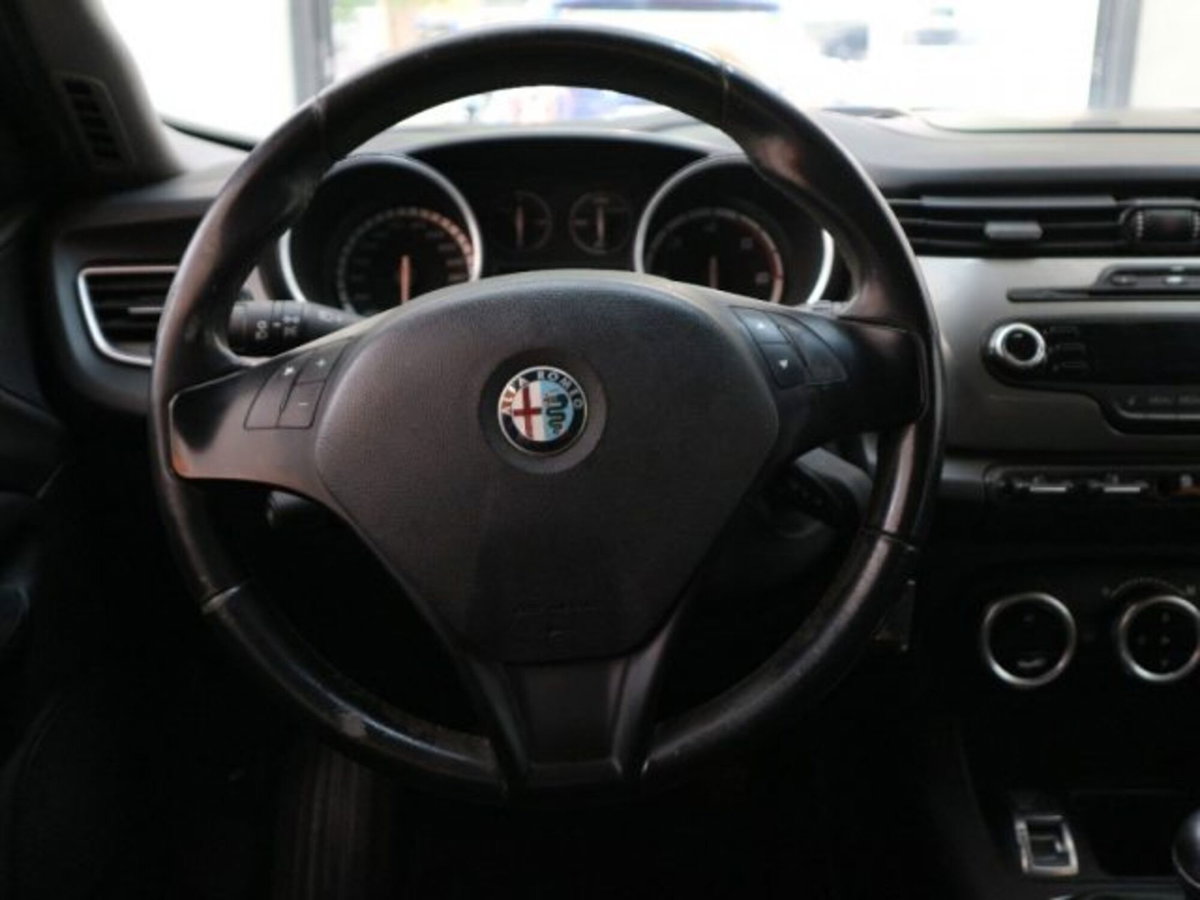 Alfa Romeo Giulietta 1.6 JTDm-2 Distinctive (11)